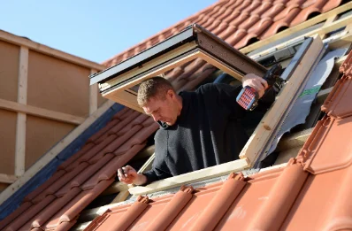 Pose de fenêtres de toit Velux à Carla-de-Roquefort